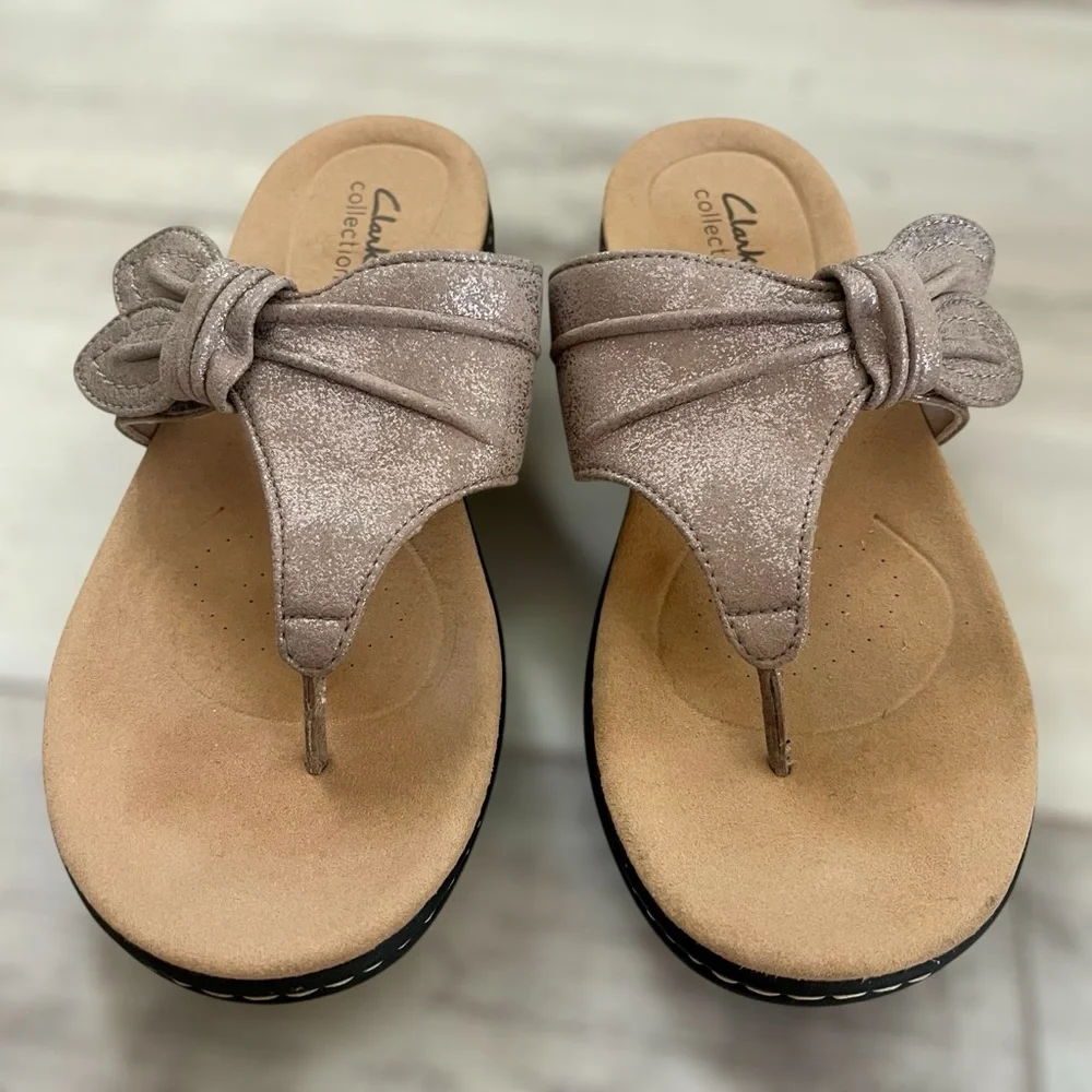 NWOB Wide Clarks Collection Laurieann Rae thong taupe metallic Size 8 W - Picture 3 of 10